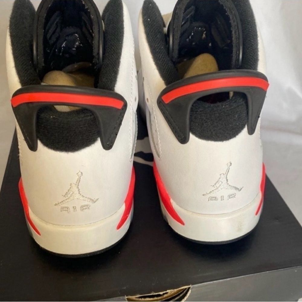 Air Jordan 6 - Picture 3 of 7